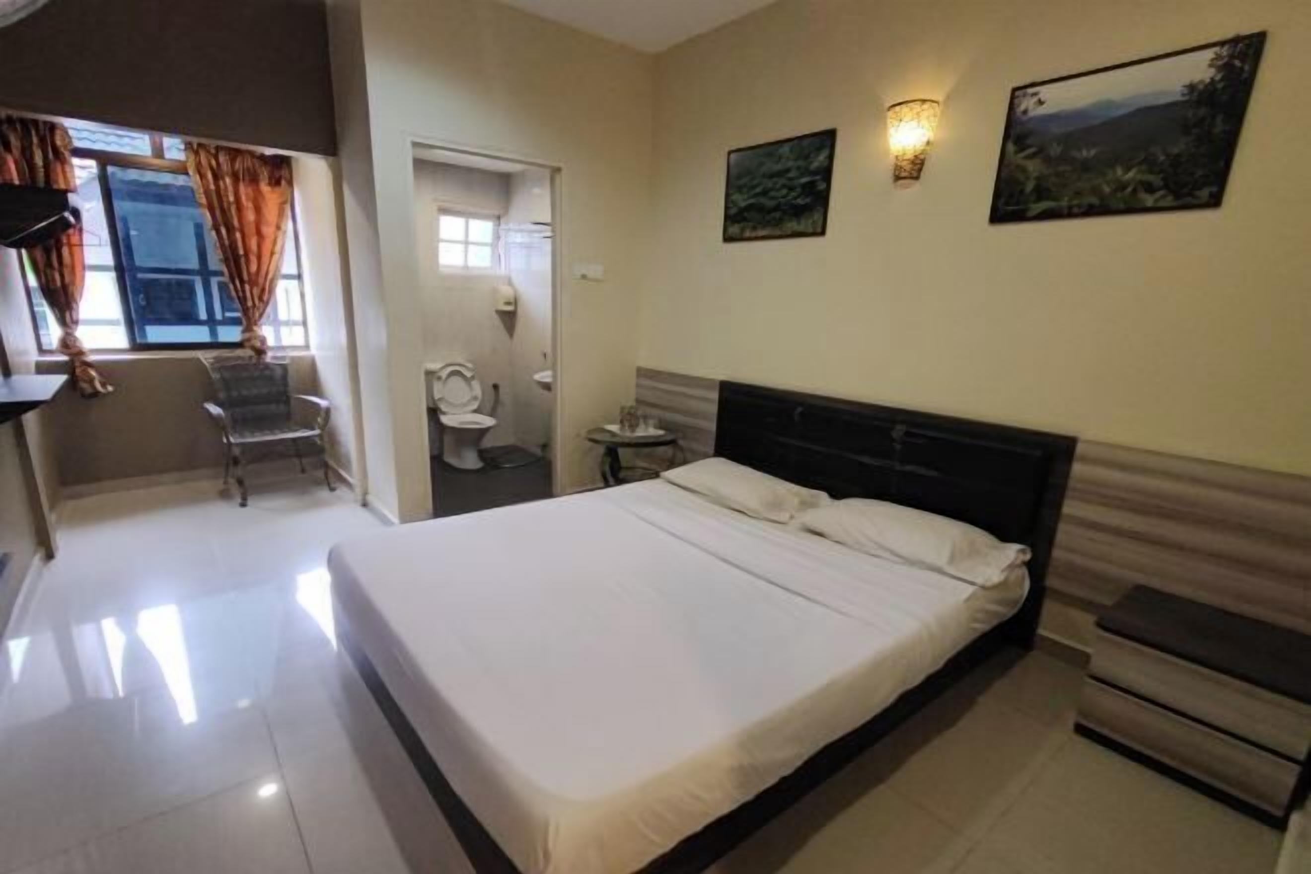 Bureau, fer et planche à repasser, Wi-Fi gratuit, draps fournis