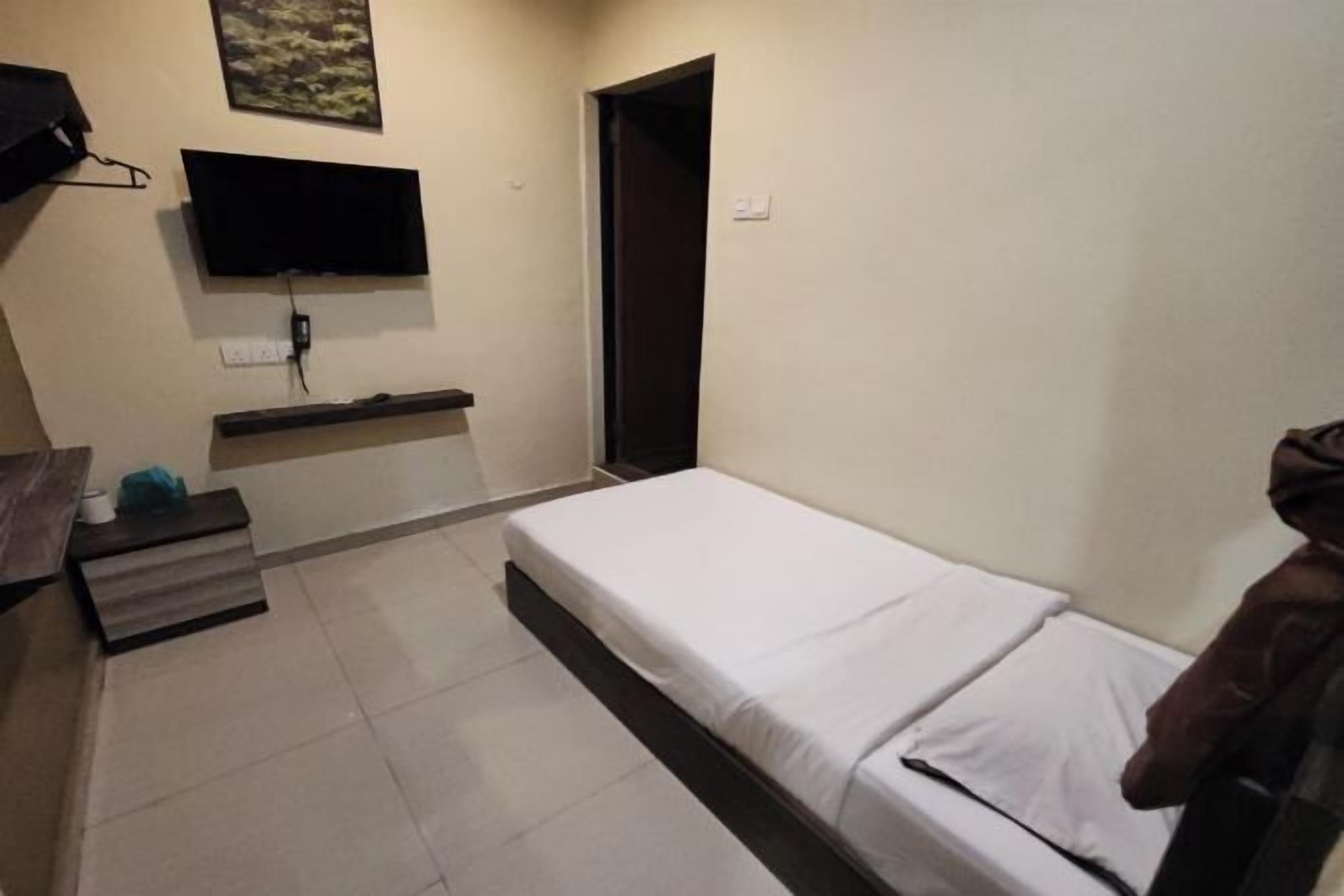 Bureau, fer et planche à repasser, Wi-Fi gratuit, draps fournis