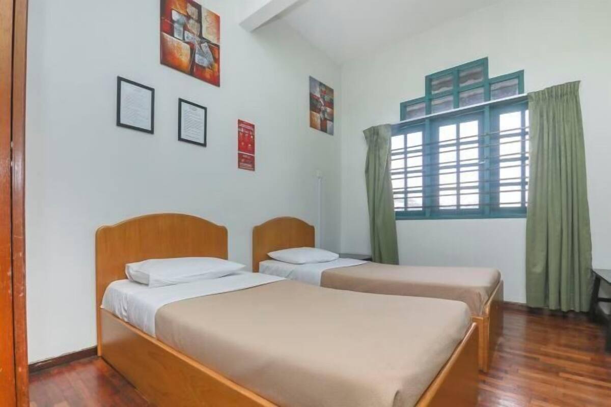 Desk, free WiFi, bed sheets