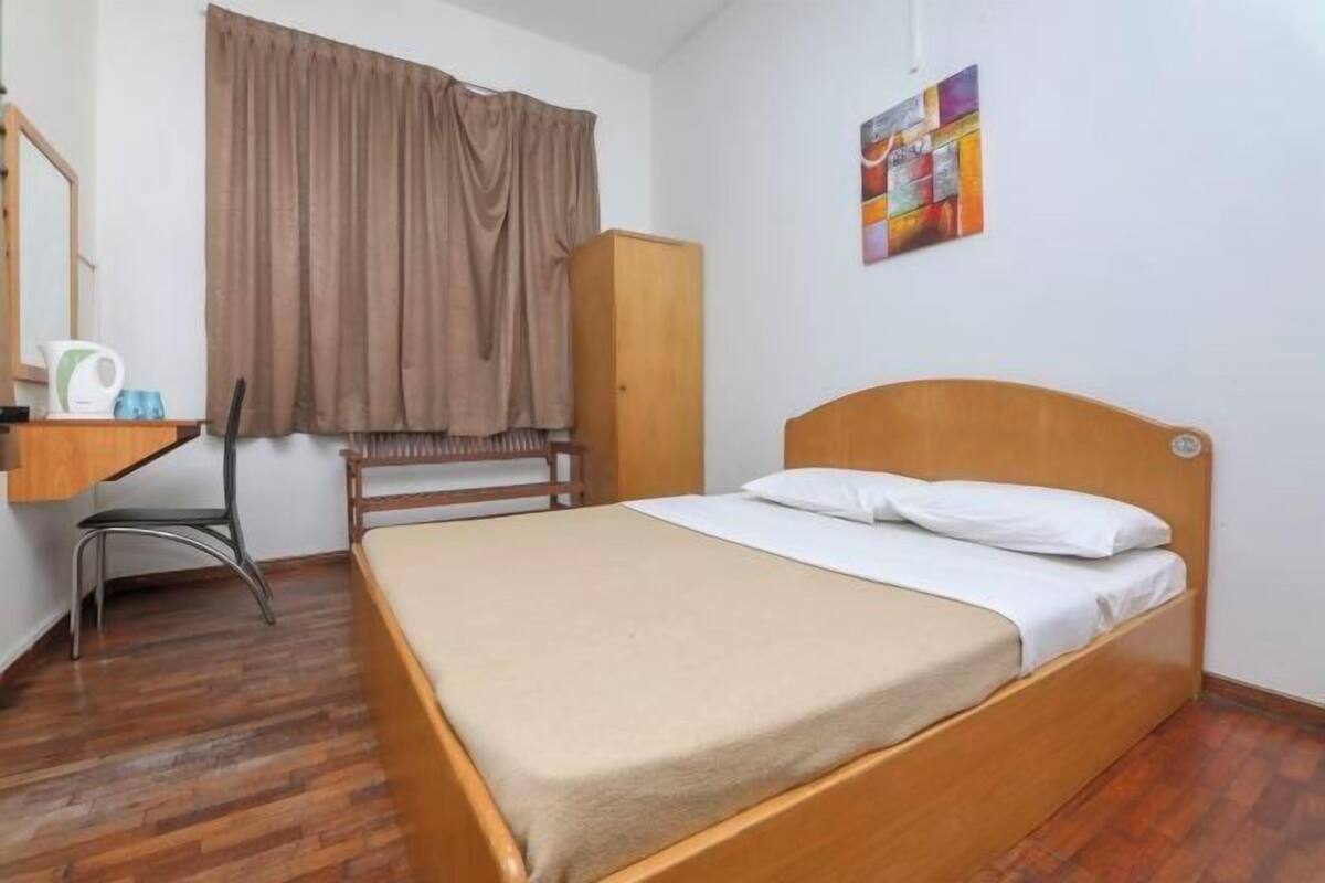 Desk, free WiFi, bed sheets