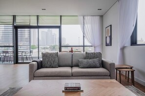 Fernseher, Stereoanlage