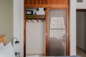 Bügeleisen/Bügelbrett, WLAN, Bettwäsche