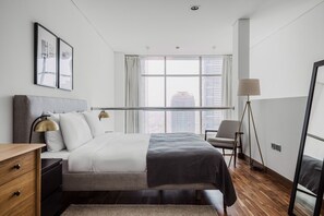 Iron/ironing board, WiFi, bed sheets - Blueground | DIFC, pool, nr Dubai Mall (Dubai)