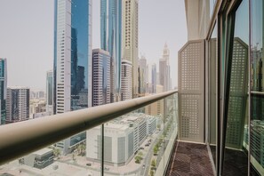 Property grounds - Blueground | DIFC, pool, nr Dubai Aquarium (Dubai)