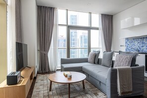 TV, stereo - Blueground | DIFC, pool, nr Dubai Aquarium (Dubai)