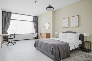 Iron/ironing board, WiFi, bed sheets