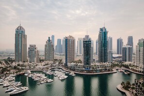 Marina - Blueground | Dubai Marina, pool, nr Marina (Dubai)