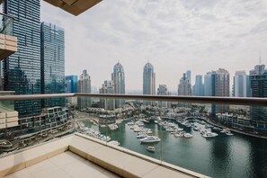 Property grounds - Blueground | Dubai Marina, pool, nr Marina (Dubai)