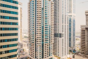 Exterior - Blueground | Dubai Marina, pool, nr Marina (Dubai)
