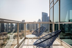 Property grounds - Blueground | Burj Residence Phase I & II, pool, nr Dubai Fountain (Dubai)