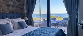 Aélia Stone Houses in Nies