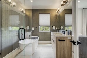 Unclassified image, 5 of 62, button