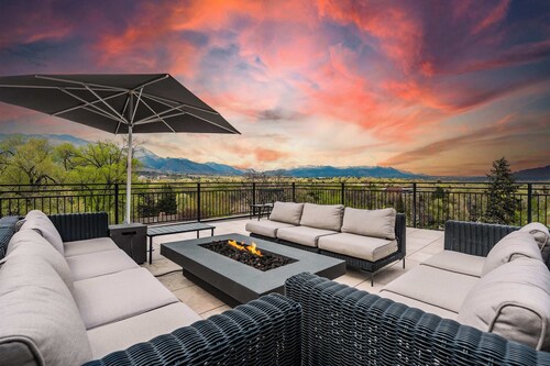 The Overlook! Luxury Rooftop Retreat by Broadmoor