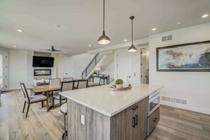 Unclassified image, 2 of 62, button