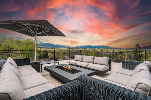 The Overlook! Rooftop w/ Mtn Views by Broadmoor