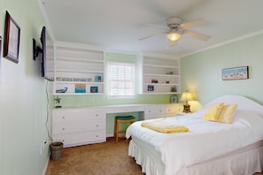 5 bedrooms, desk, iron/ironing board, travel crib