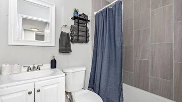 Hårtørrer, håndklæder, Sæbe, Toiletpapir