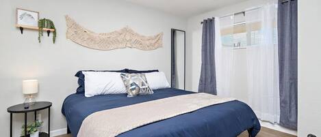 2 chambres, fer et planche à repasser, Wi-Fi, draps fournis