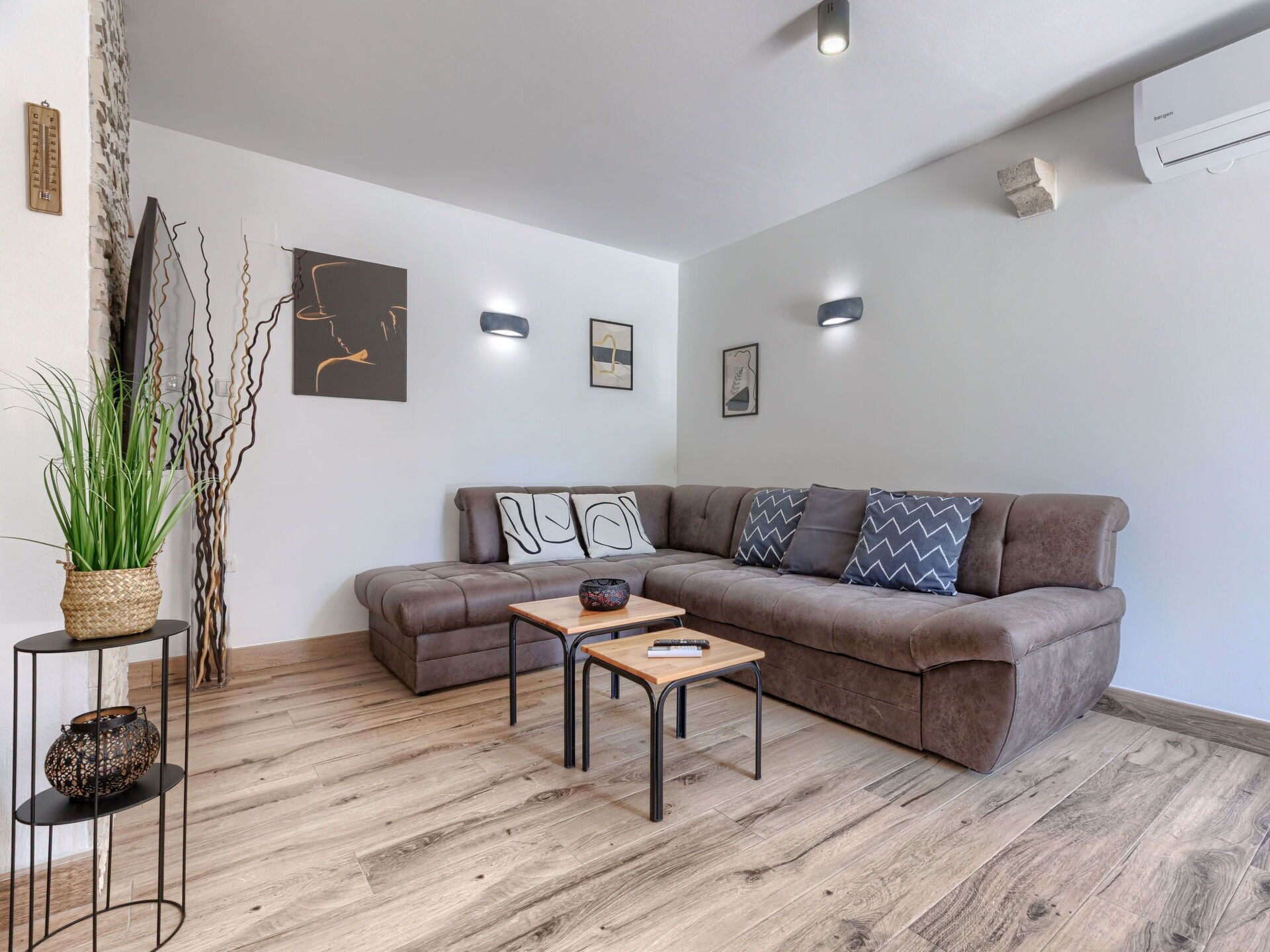 Mueble, Diseño De Interiores, Piso, Sofá, Suelo, Suelos De Madera, Madera, Sala, Habitación, Mesa