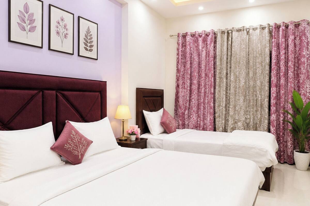 Superior Triple Room, Air conditioning | View from room