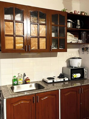 Fridge, microwave, stovetop, cookware/dishes/utensils