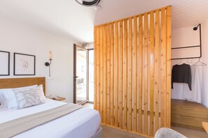 2 chambres, coffres-forts dans les chambres, bureau