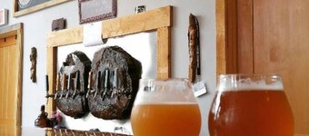 Cozy 1-bedroom Inn Suite in enchanting Canaan Valley, WV with WiFi, AC and Pool