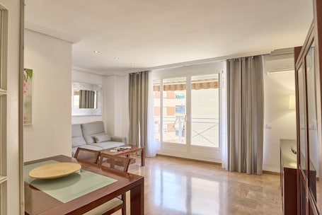 TV. Apartment '5 Caballeros' with Balcony, Wi-Fi and Air Conditioning