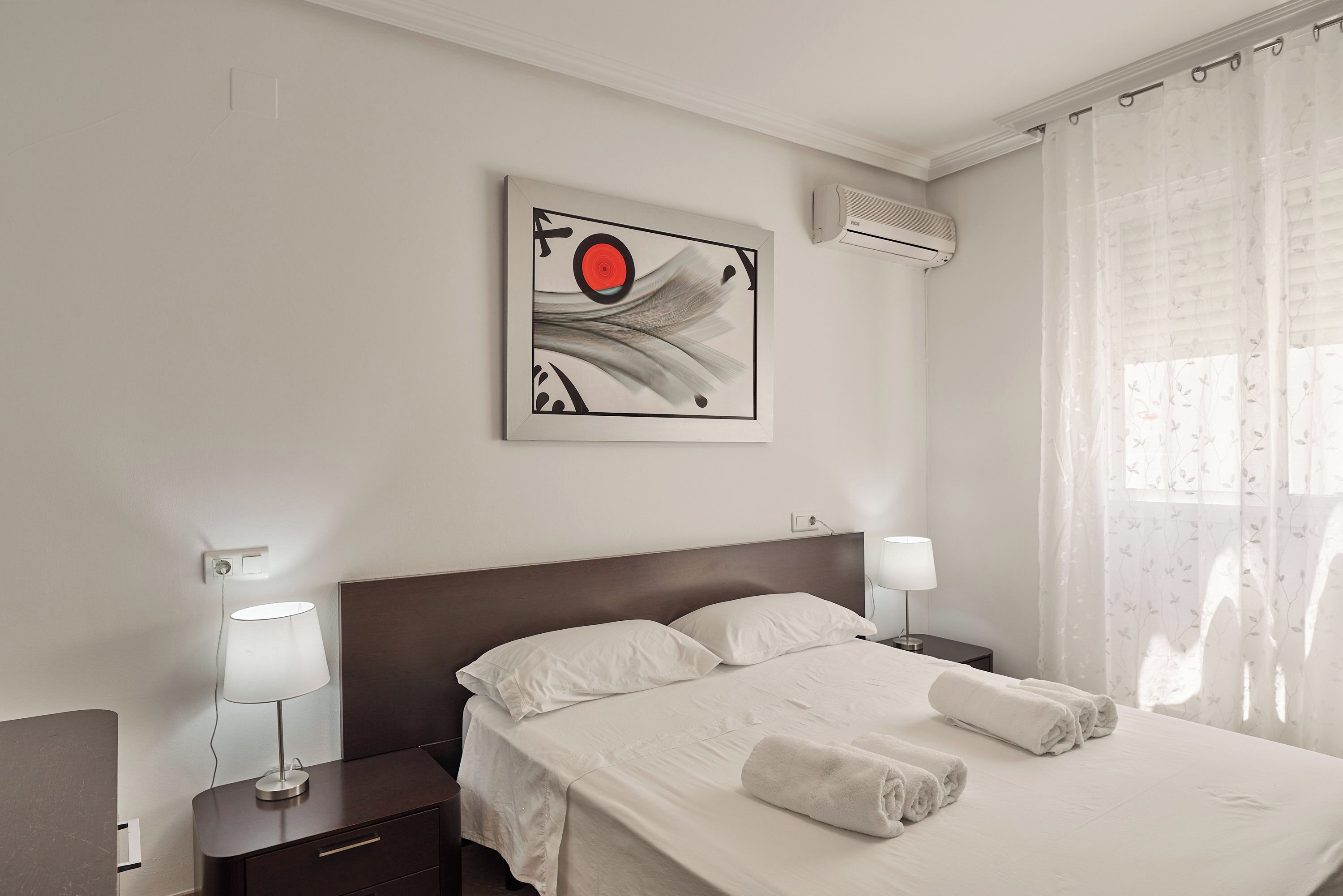 2 slaapkamers, een strijkplank/strijkijzer, gratis wifi, beddengoed