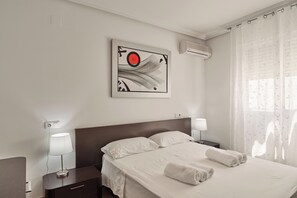 2 bedrooms, iron/ironing board, free WiFi, bed sheets