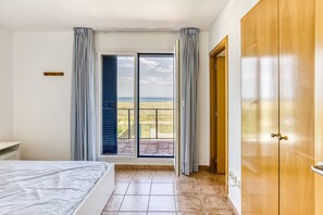 3 chambres, fer et planche à repasser, Wi-Fi gratuit, draps fournis