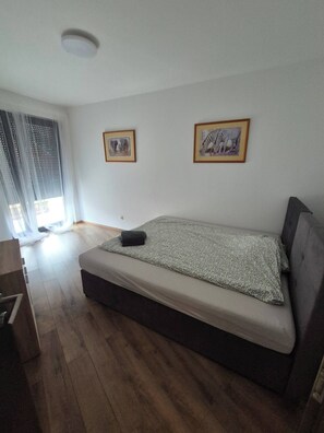 2 bedrooms, iron/ironing board, Internet, bed sheets