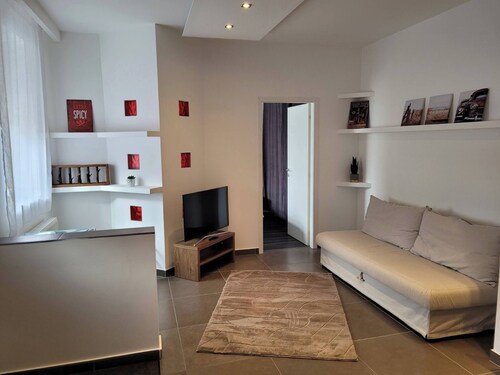 Lovely apartment in downtown with free parking