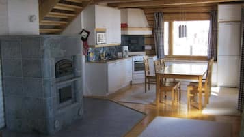 Microwave, dishwasher, coffee/tea maker, toaster