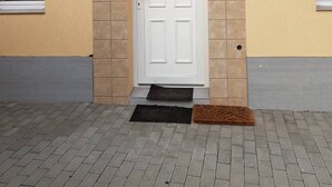 Exterior detail - Cozy in Downtown with free parking (Kecskemét)