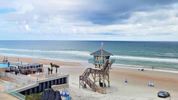 Plage, kayak, navigation en bateau à moteur, pêche sur place