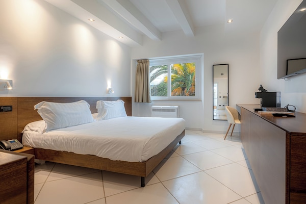 Standard Double Room | In-room safe, desk, blackout curtains, soundproofing