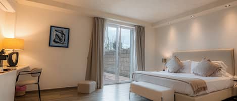 Junior Suite | 1 bedroom, in-room safe, desk, blackout drapes