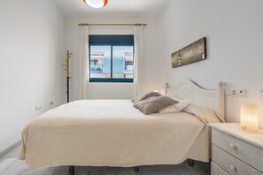 2 bedrooms, iron/ironing board, free WiFi, bed sheets - Apartment 'Castell' with Sea View, Wi-Fi and Air Conditioning (Castell de Ferro)