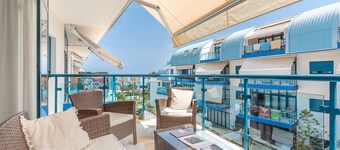 Appartement 'Castell' met Uitzicht op Zee, Wi-Fi en Airconditioning
