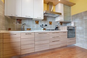 Fridge, dishwasher, coffee/tea maker, cookware/dishes/utensils