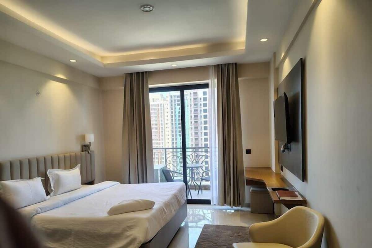 Chambre Double Supérieure, 1 grand lit, balcon, vue ville