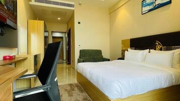 Minibar, in-room safe, desk, laptop workspace