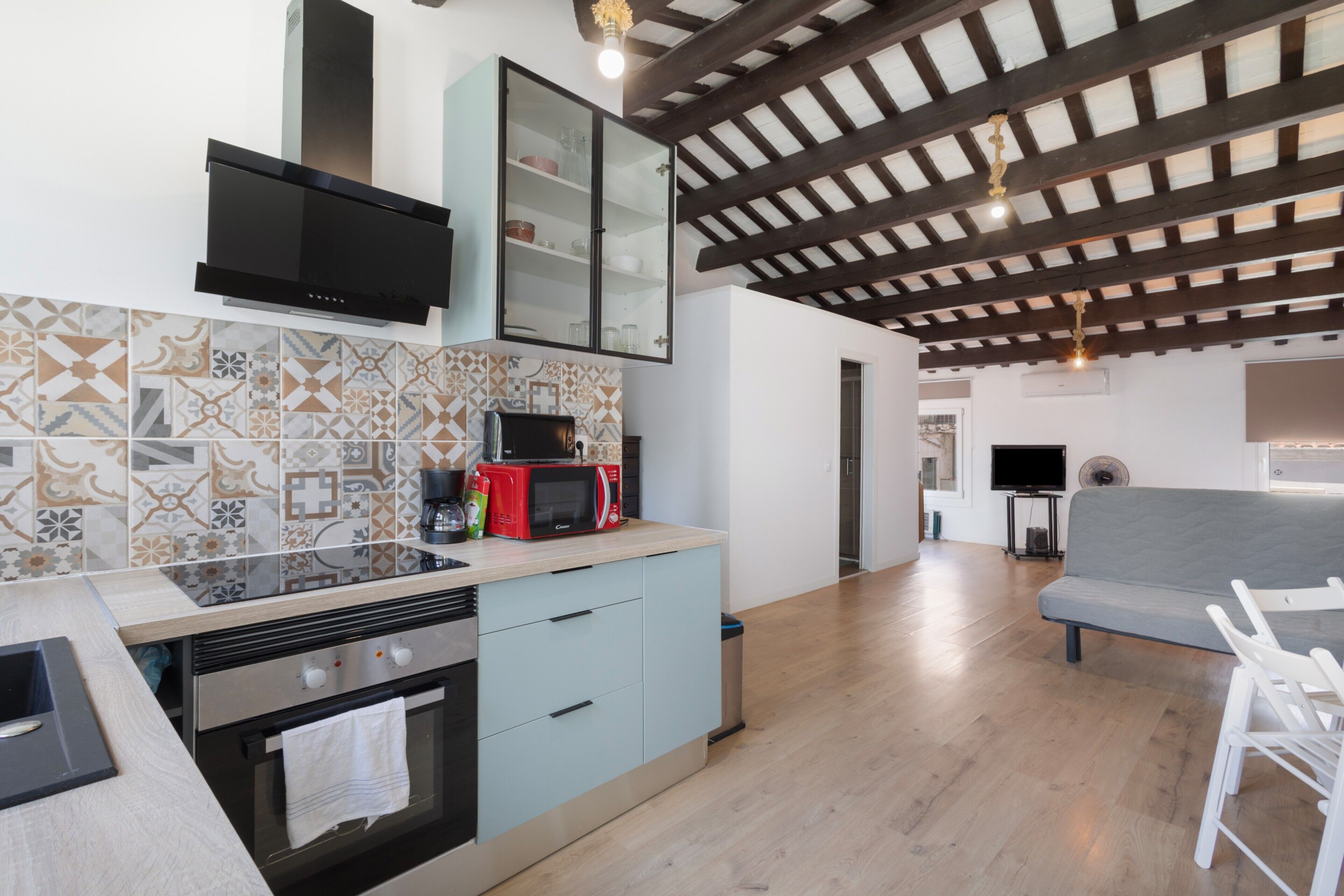 Køleskab, mikrobølgeovn, ovn, kogeplade