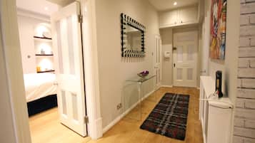 3 bedrooms, desk, iron/ironing board, travel crib