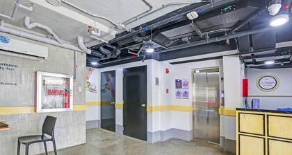 Spacious Quad Comfort Stay at Mytown Madrid