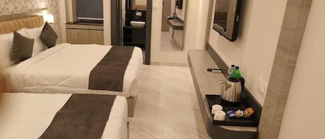 Familien-Vierbettzimmer | Schreibtisch, Bügeleisen/Bügelbrett, kostenloses WLAN