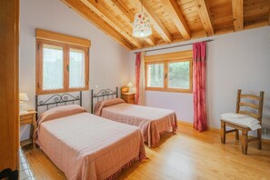 5 makuuhuonetta, silitysrauta/-lauta, ilmainen Wi-Fi, vuodevaatteet