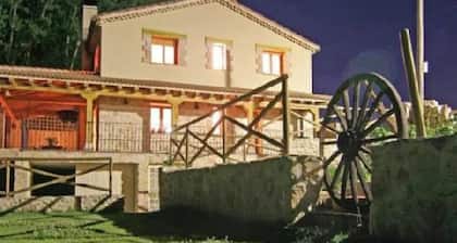 Country House 'Los Molinillos' with Mountain View, Private Terrace and Wi-Fi