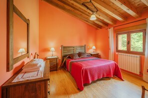 5 slaapkamers, een strijkplank/strijkijzer, gratis wifi, beddengoed